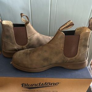 Women Blundstone short Chelsea boots